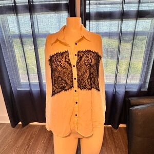 Long sleeve with black lace